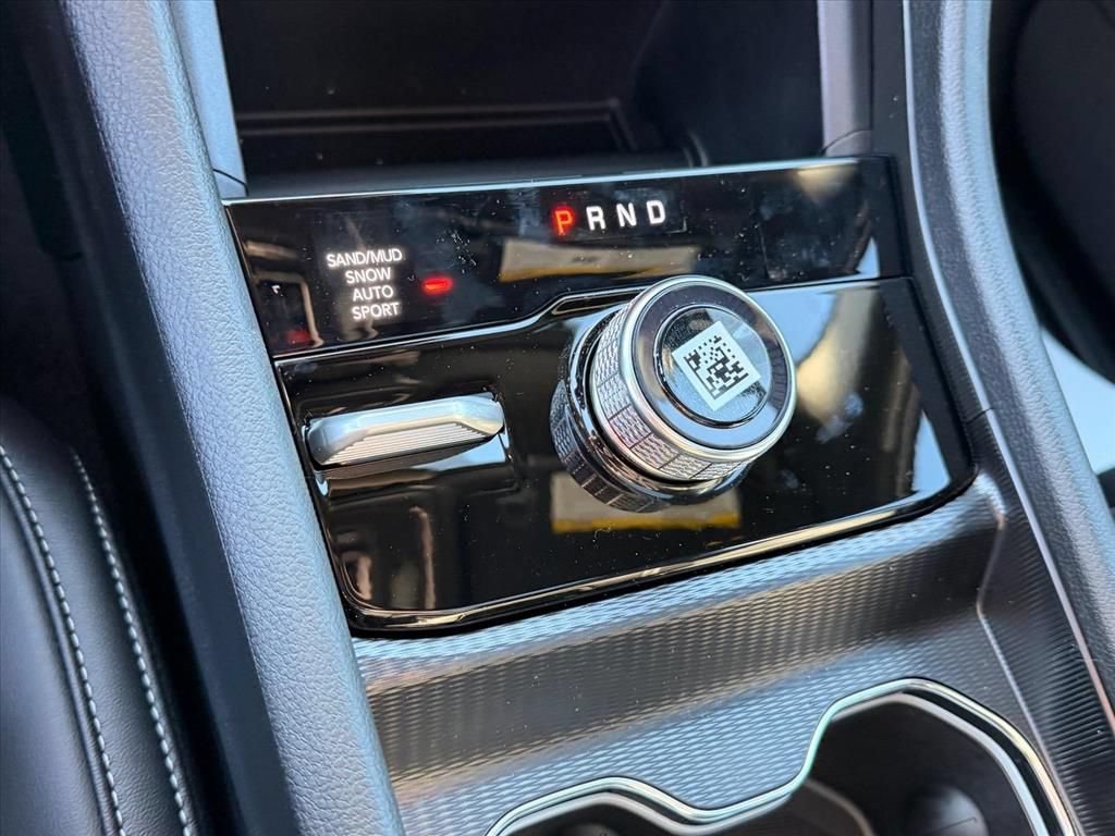 Used 2025 Jeep Grand Cherokee Limited AWD/4WD image 14