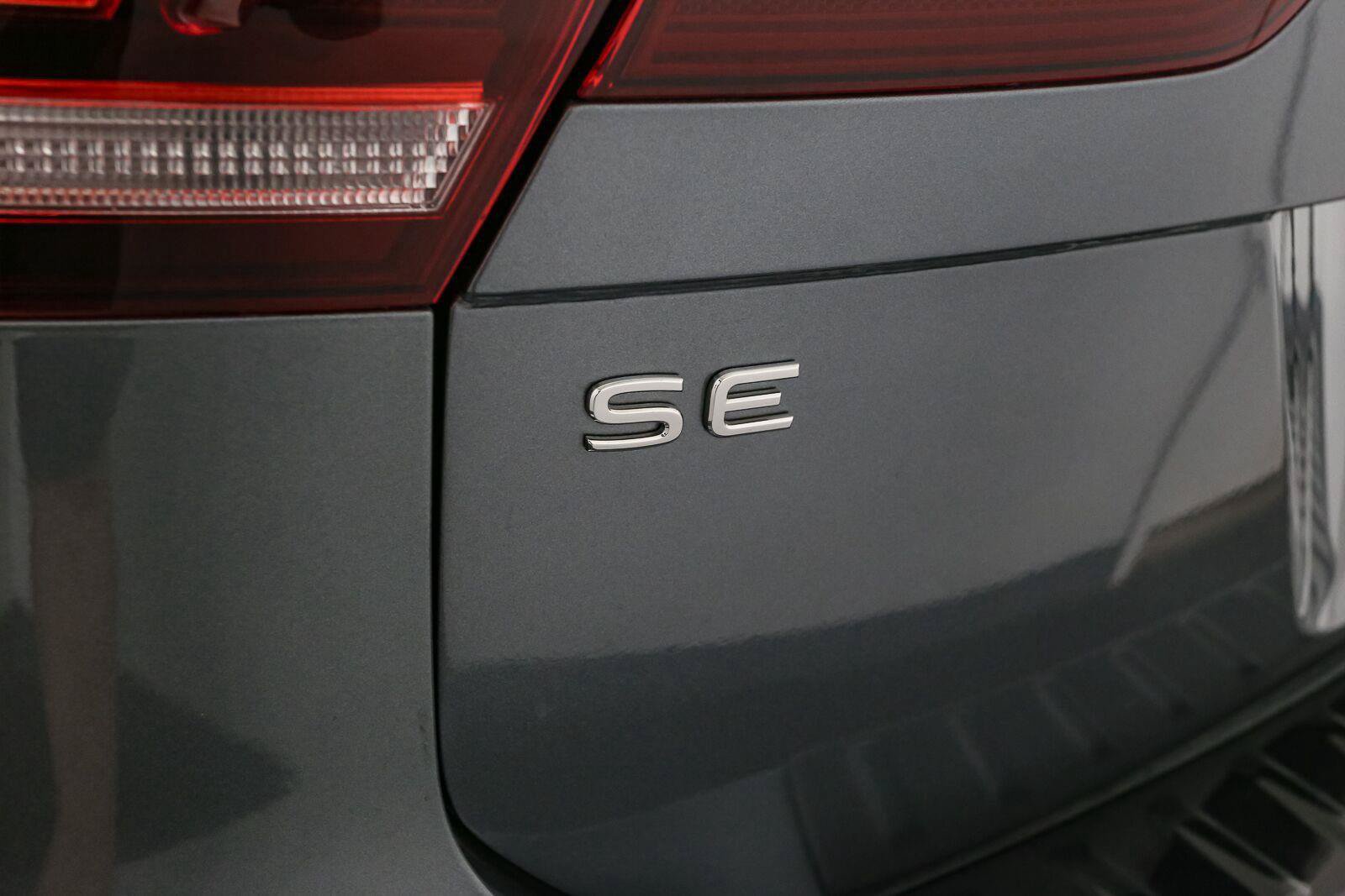 Certified 2024 Volkswagen Tiguan SE R-Line FWD image 13
