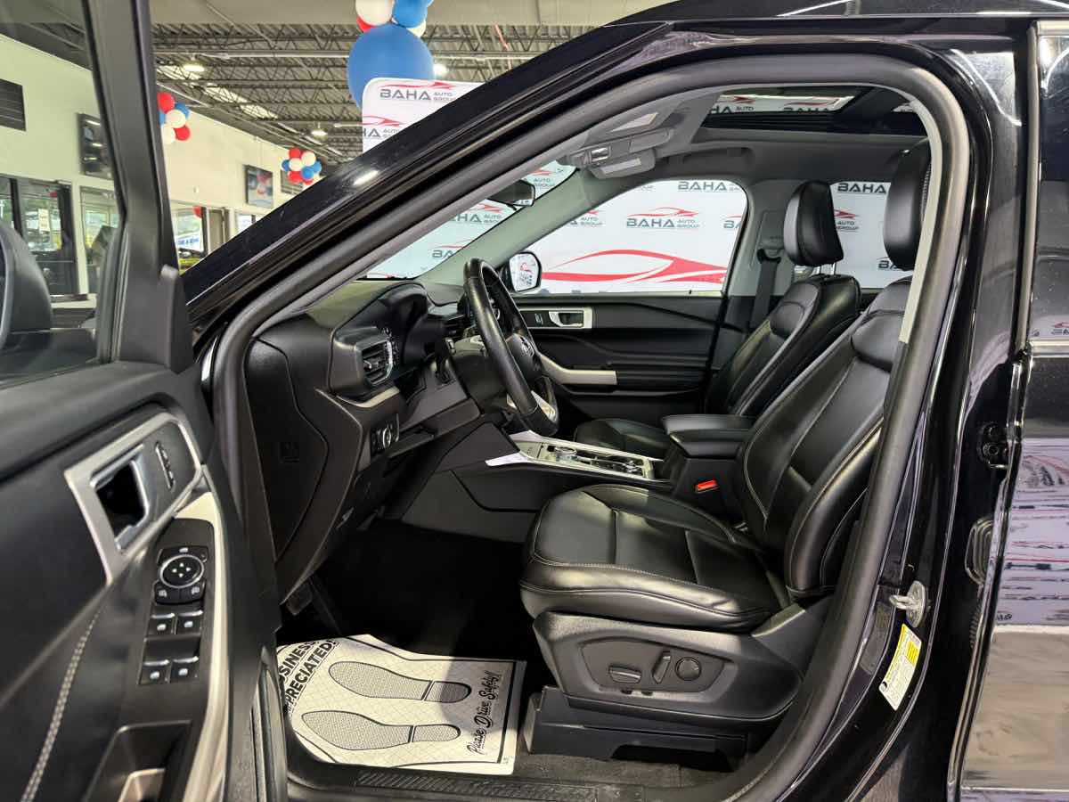 Used 2023 Ford Explorer XLT w/ Equipment Group 202A AWD/4WD image 35