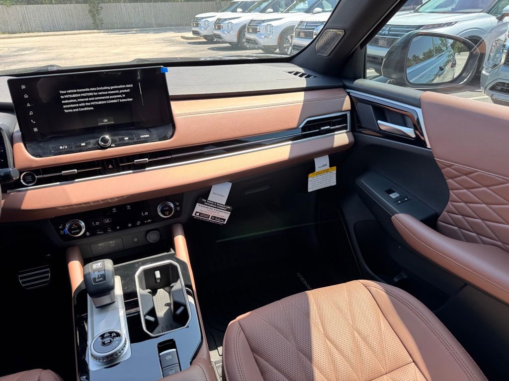 New 2025 Mitsubishi Outlander SEL image 25