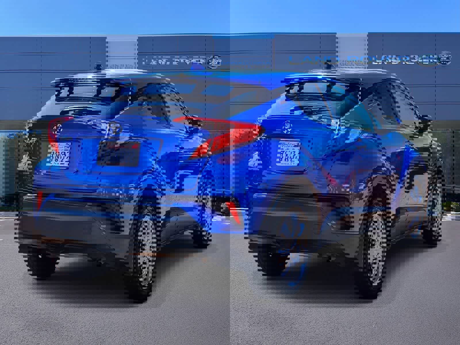 Used 2020 Toyota C-HR LE image 4