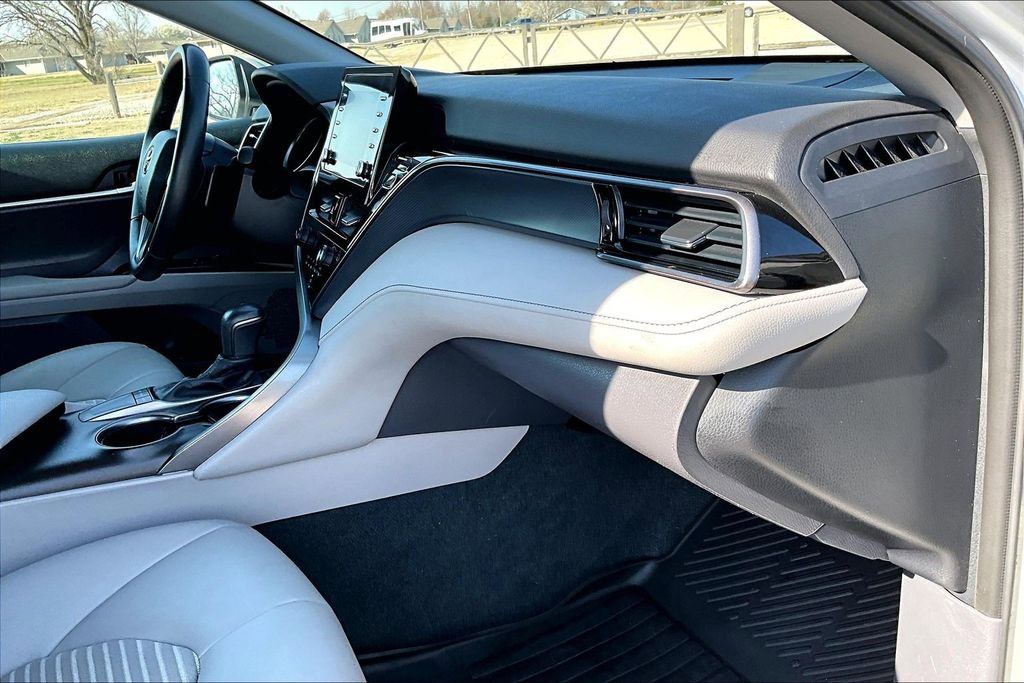 Used 2023 Toyota Camry SE w/ Convenience Package image 14