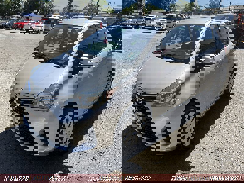 Used 2015 Toyota Yaris L image 5