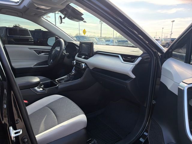 Used 2022 Toyota RAV4 XLE w/ Convenience Package image 33
