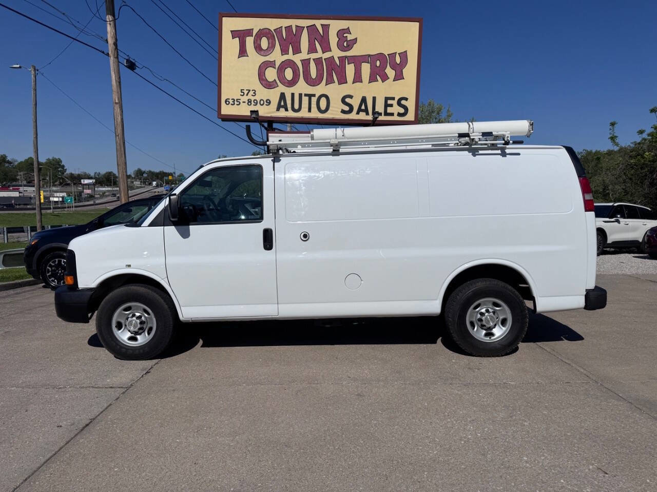 Used 2013 Chevrolet Express 2500 RWD image 4