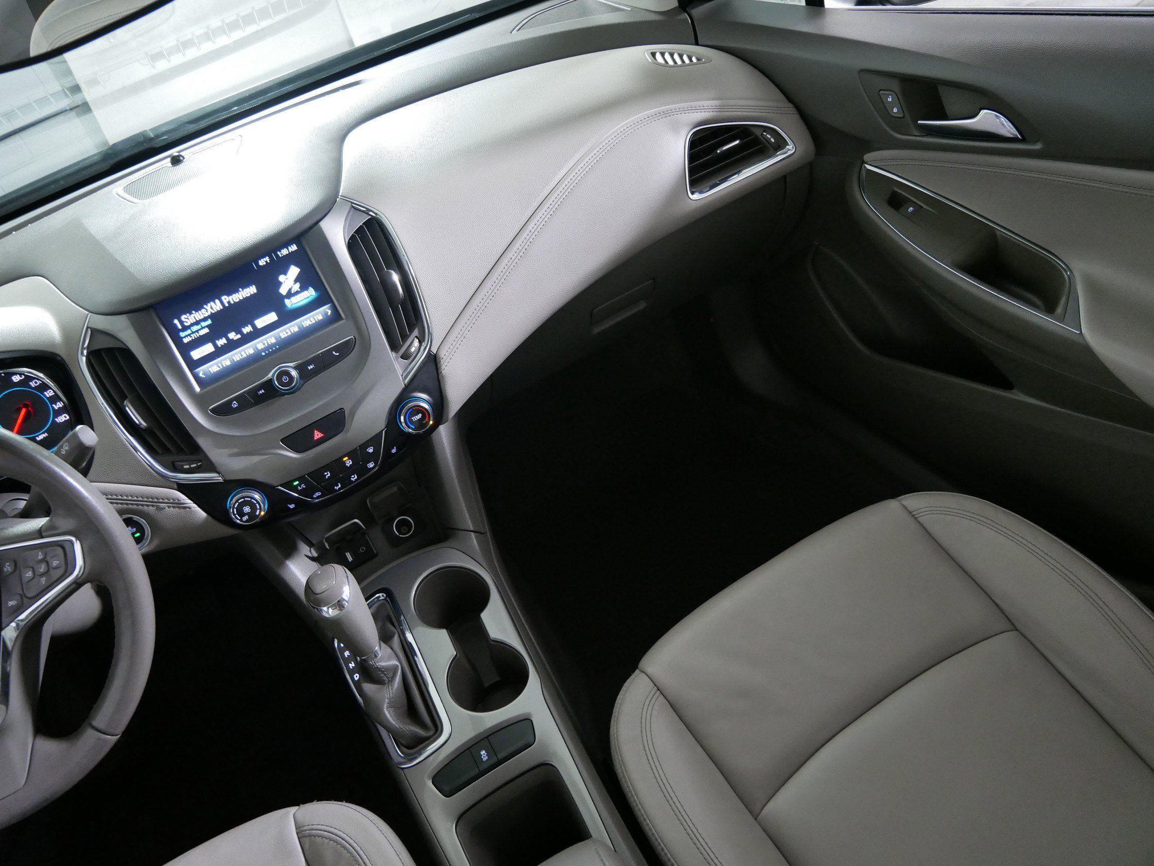 Used 2018 Chevrolet Cruze Premier image 11