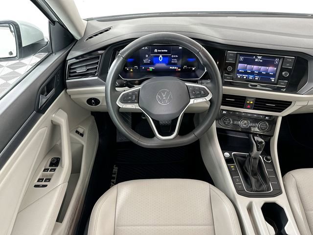 Used 2024 Volkswagen Jetta SE w/ Panoramic Sunroof Package image 11