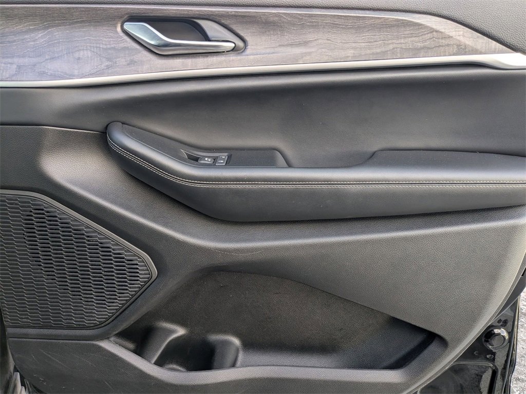 Used 2024 Jeep Grand Cherokee L Limited w/ Luxury Tech Group II image 37