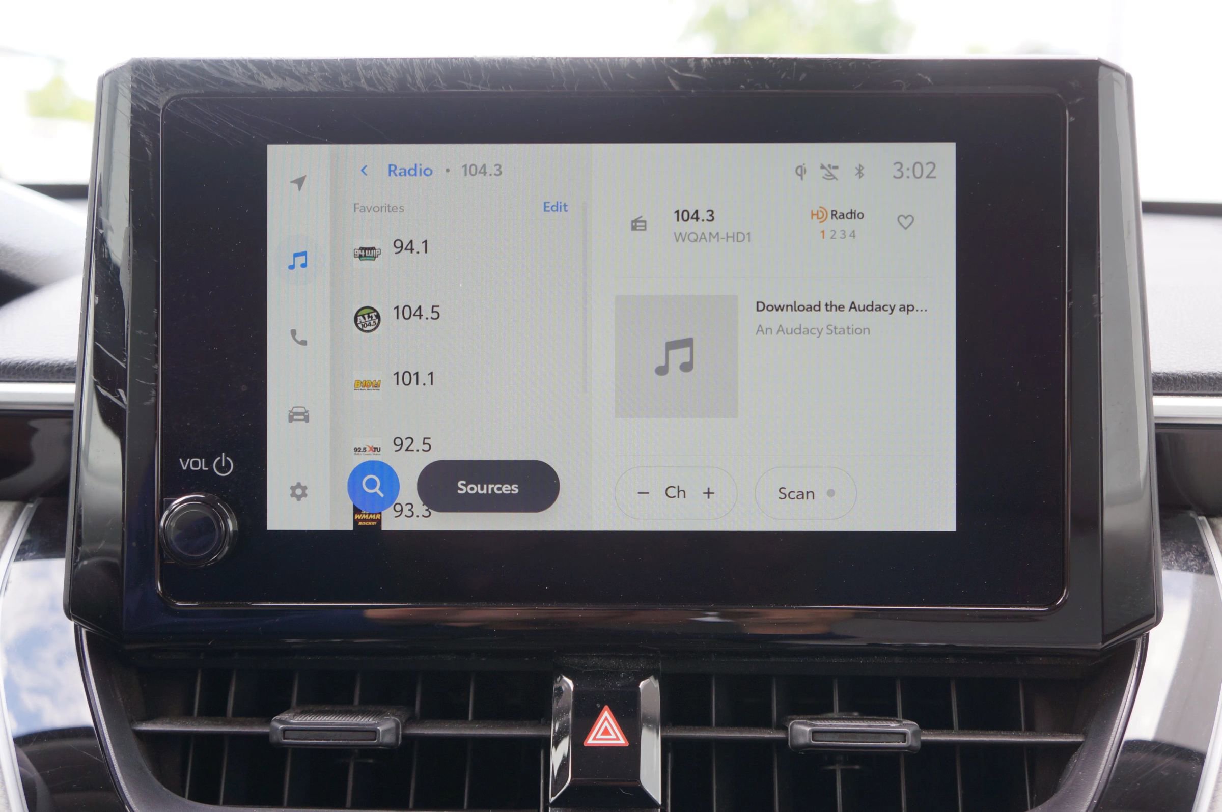 Used 2025 Toyota Corolla Cross LE image 37