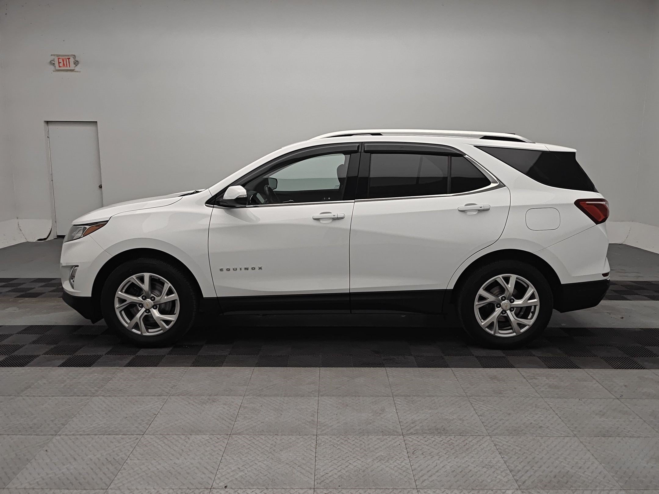 Certified 2019 Chevrolet Equinox LT w/ Sun & Navigation Package AWD/4WD image 2
