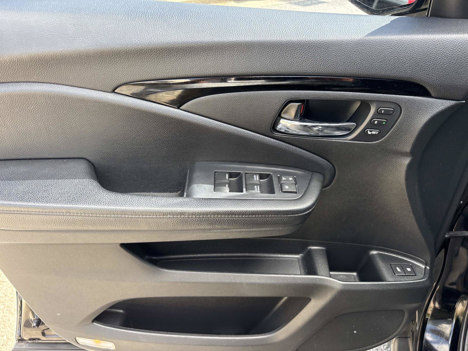 Used 2019 Honda Pilot Touring image 12