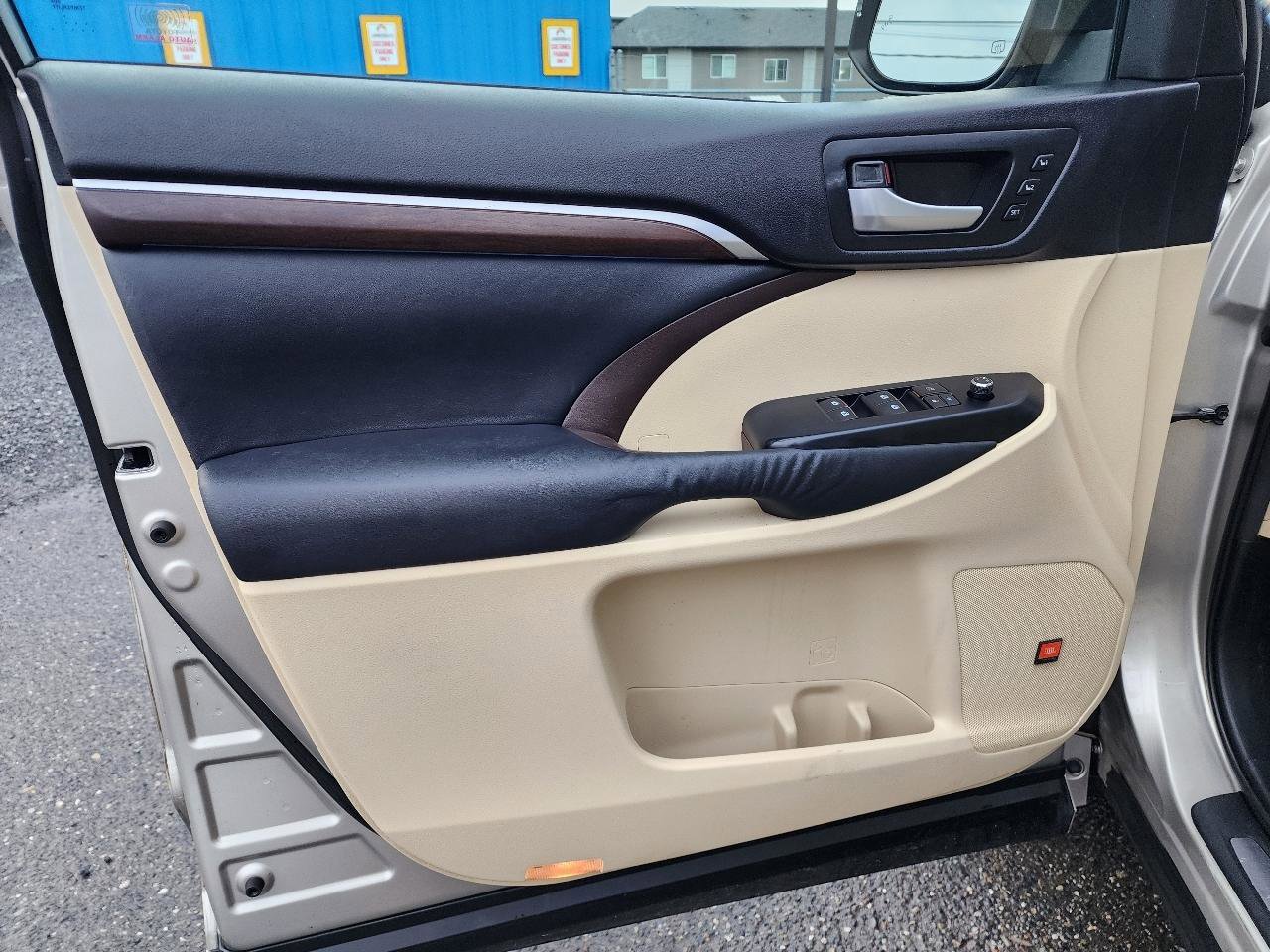 Used 2015 Toyota Highlander Limited Platinum image 12