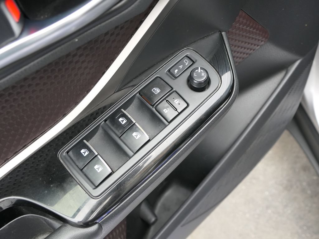 Used 2019 Toyota C-HR Limited FWD image 14