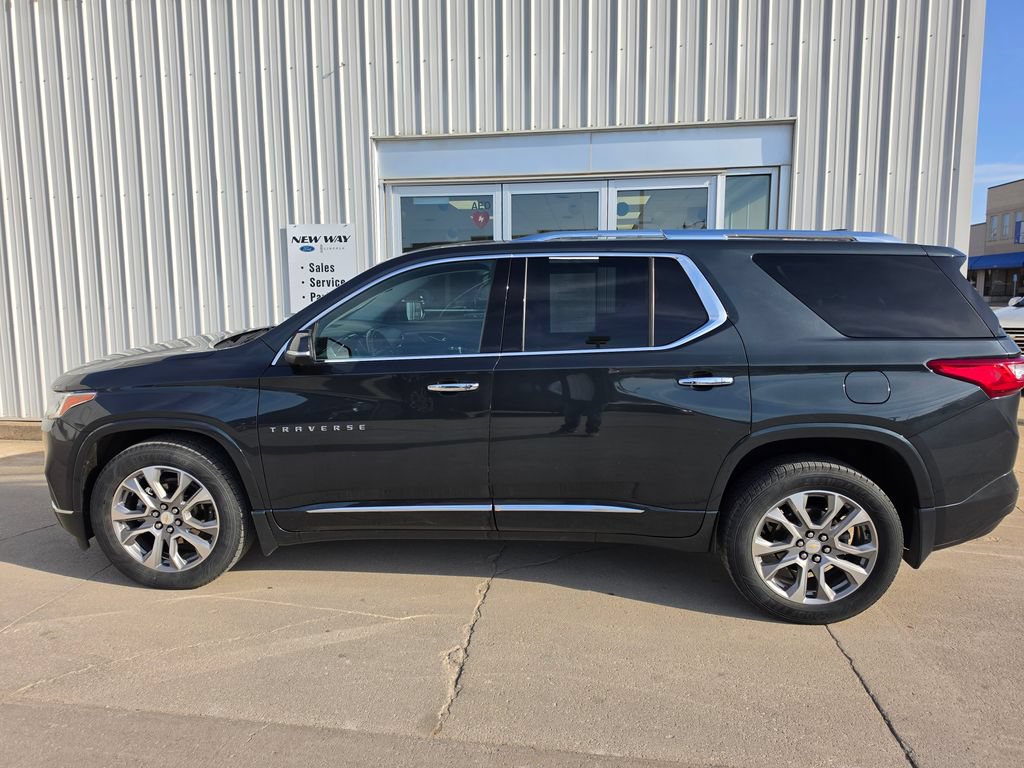 Used 2021 Chevrolet Traverse Premier AWD/4WD image 2