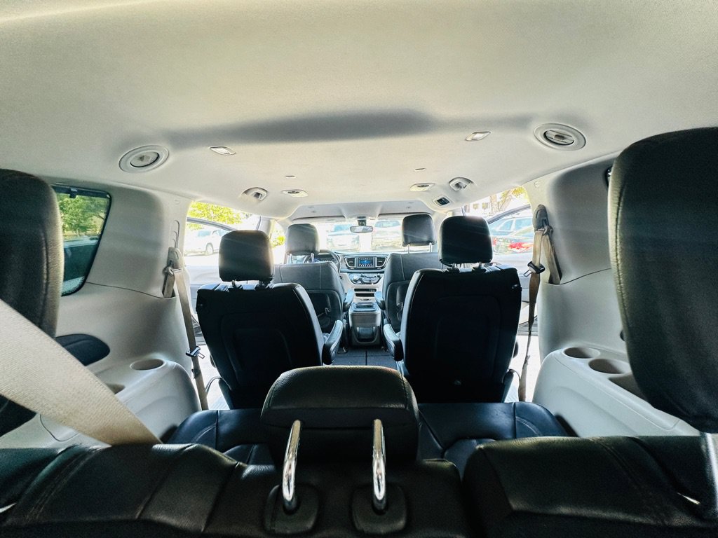 Used 2019 Chrysler Pacifica Touring-L FWD image 26