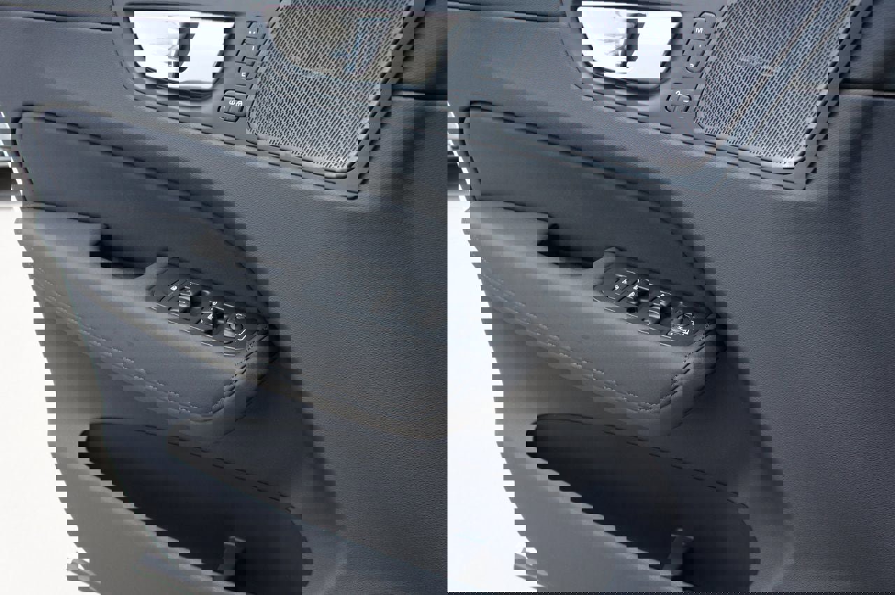 New 2026 Volvo XC60 B5 Plus w/ Protection Package Premier image 17