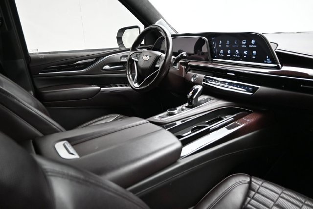 Used 2023 Cadillac Escalade ESV Sport Platinum w/ LPO, ONYX Package AWD/4WD image 14