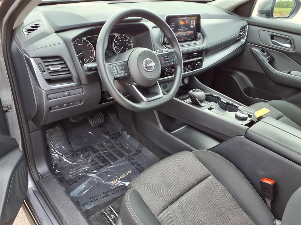 Used 2024 Nissan Rogue SV image 5