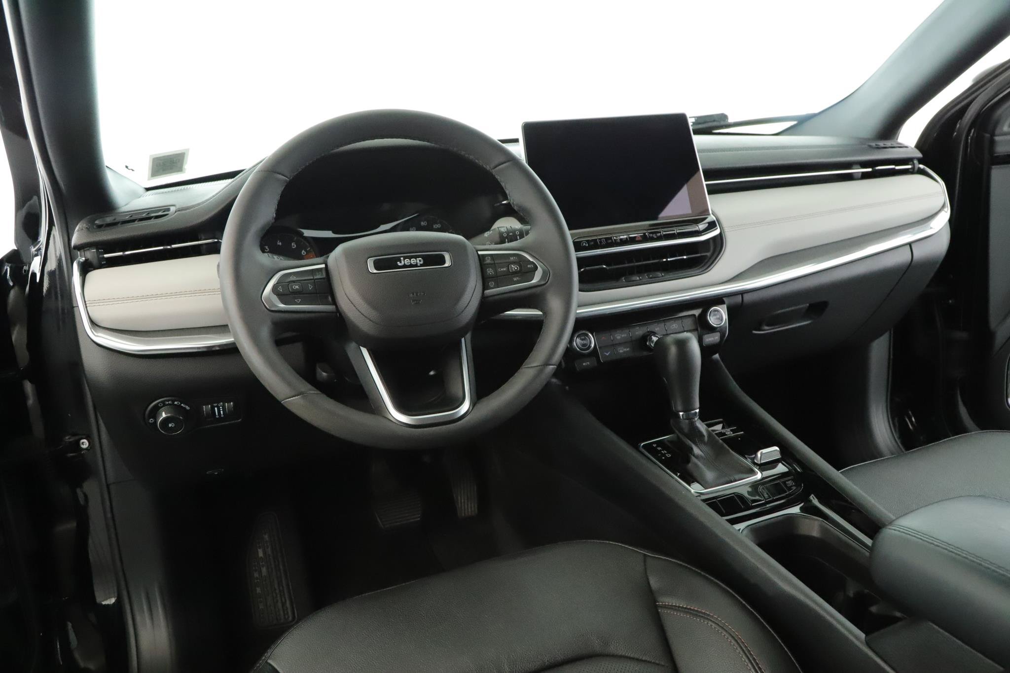 Used 2023 Jeep Compass Limited AWD/4WD image 2