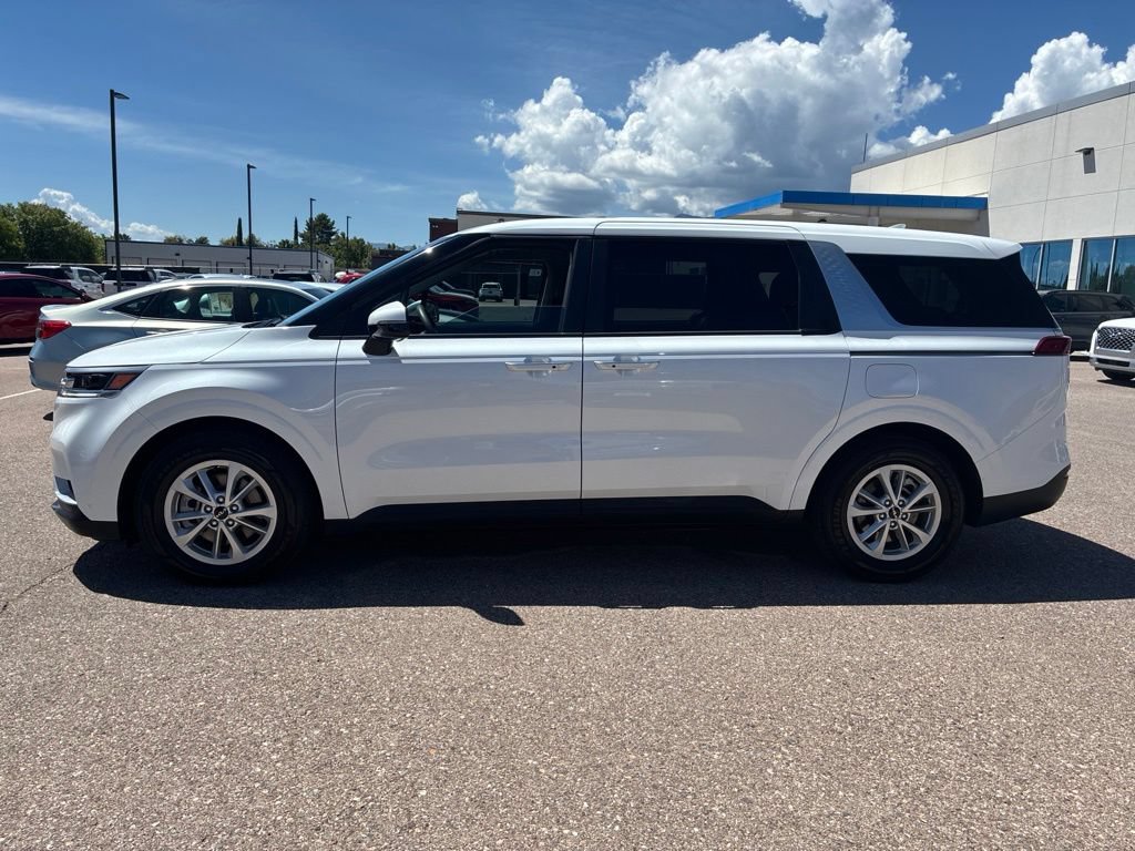 Used 2022 Kia Carnival LX FWD image 2