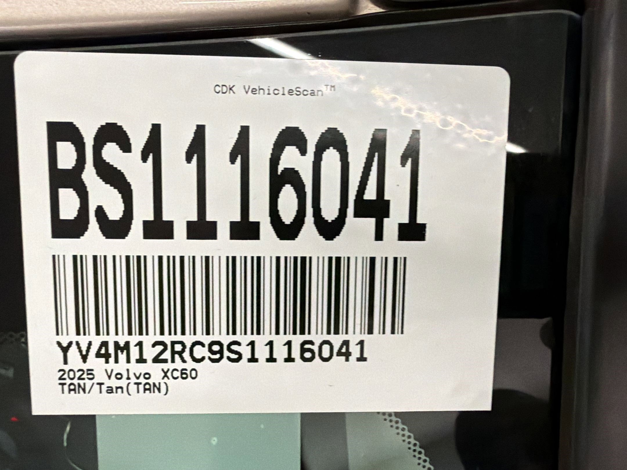 Used 2025 Volvo XC60 B5 Plus AWD/4WD image 19