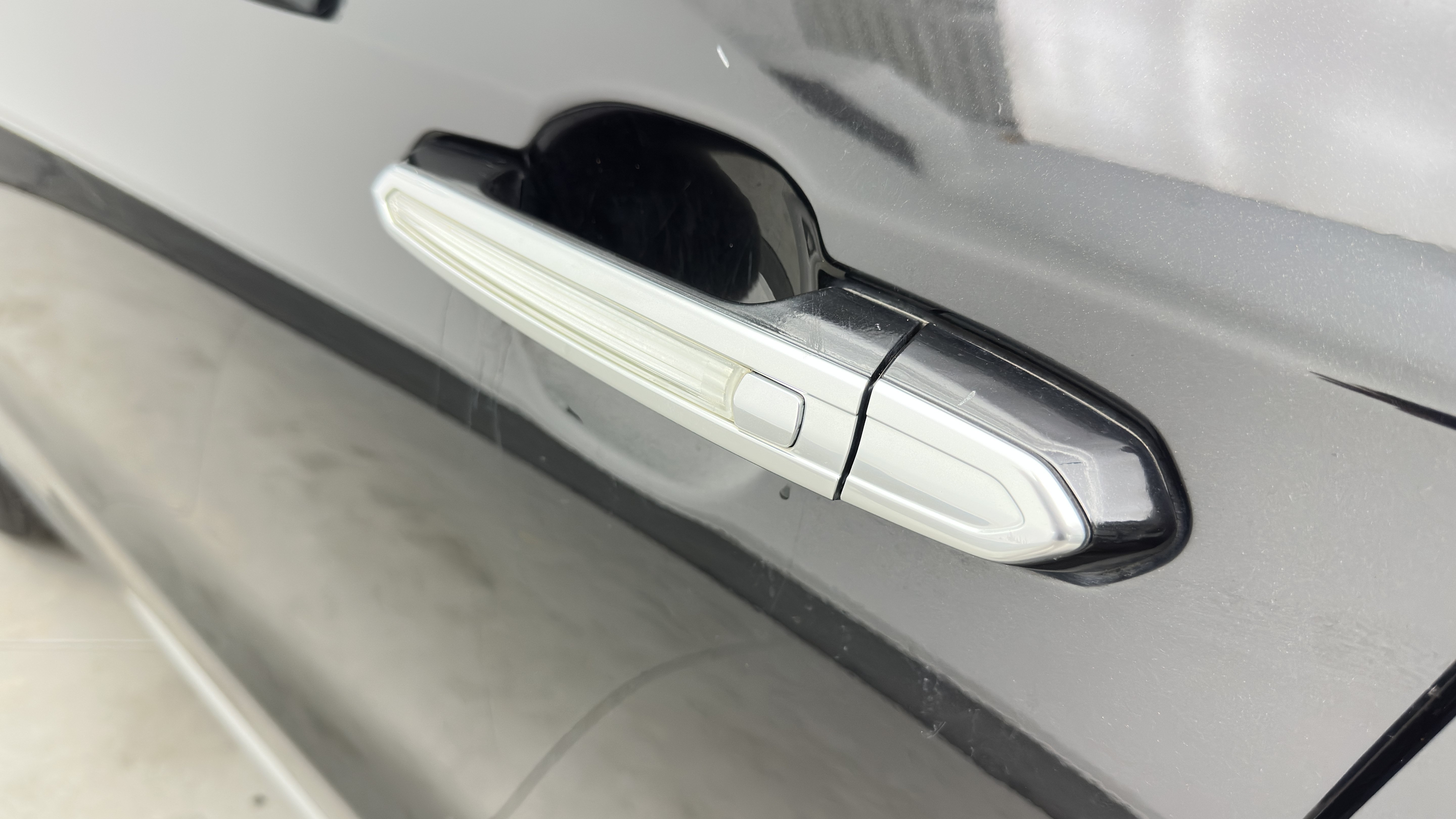 Used 2019 Cadillac XT4 Premium Luxury w/ Driver Awareness Package FWD image 5