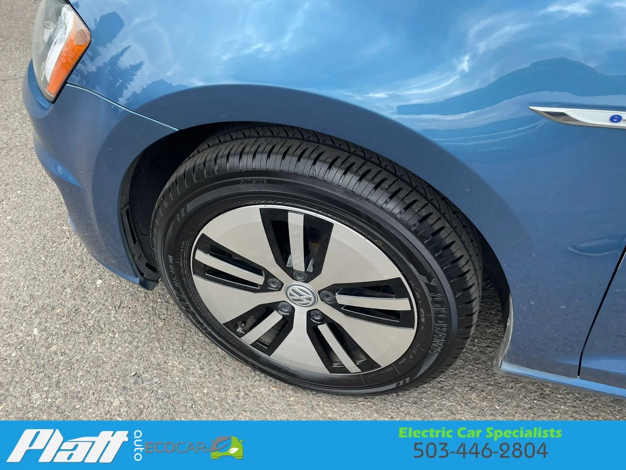 Used 2016 Volkswagen e-Golf SE w/ DC Fast Charging Package FWD image 17