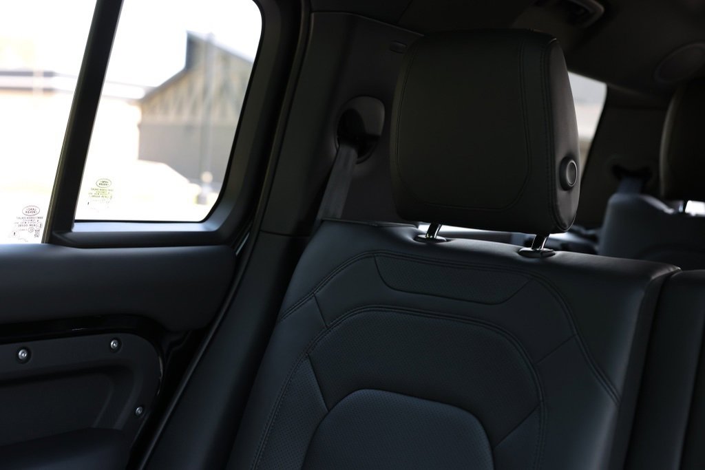 Used 2024 Land Rover Defender 130 V8 image 31