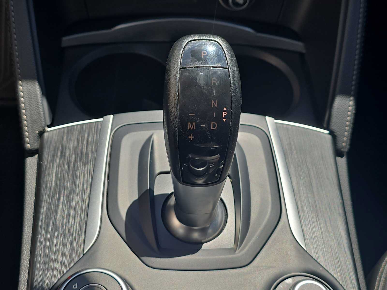 Used 2019 Alfa Romeo Stelvio AWD image 18
