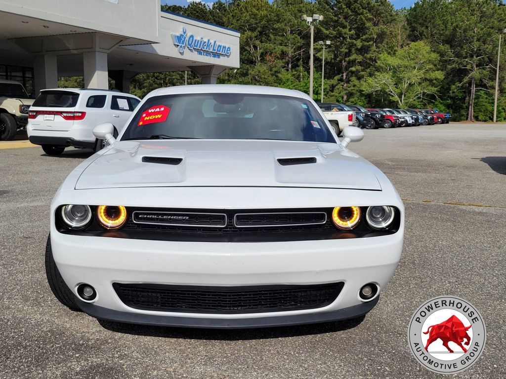 Used 2016 Dodge Challenger SXT image 9