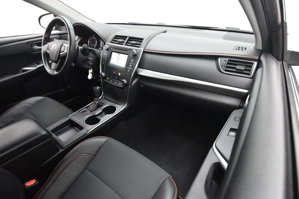 Used 2017 Toyota Camry SE FWD image 29