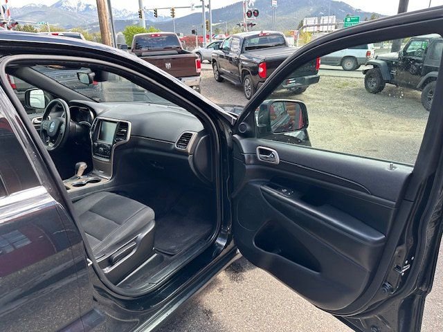 Used 2017 Jeep Grand Cherokee Laredo image 22