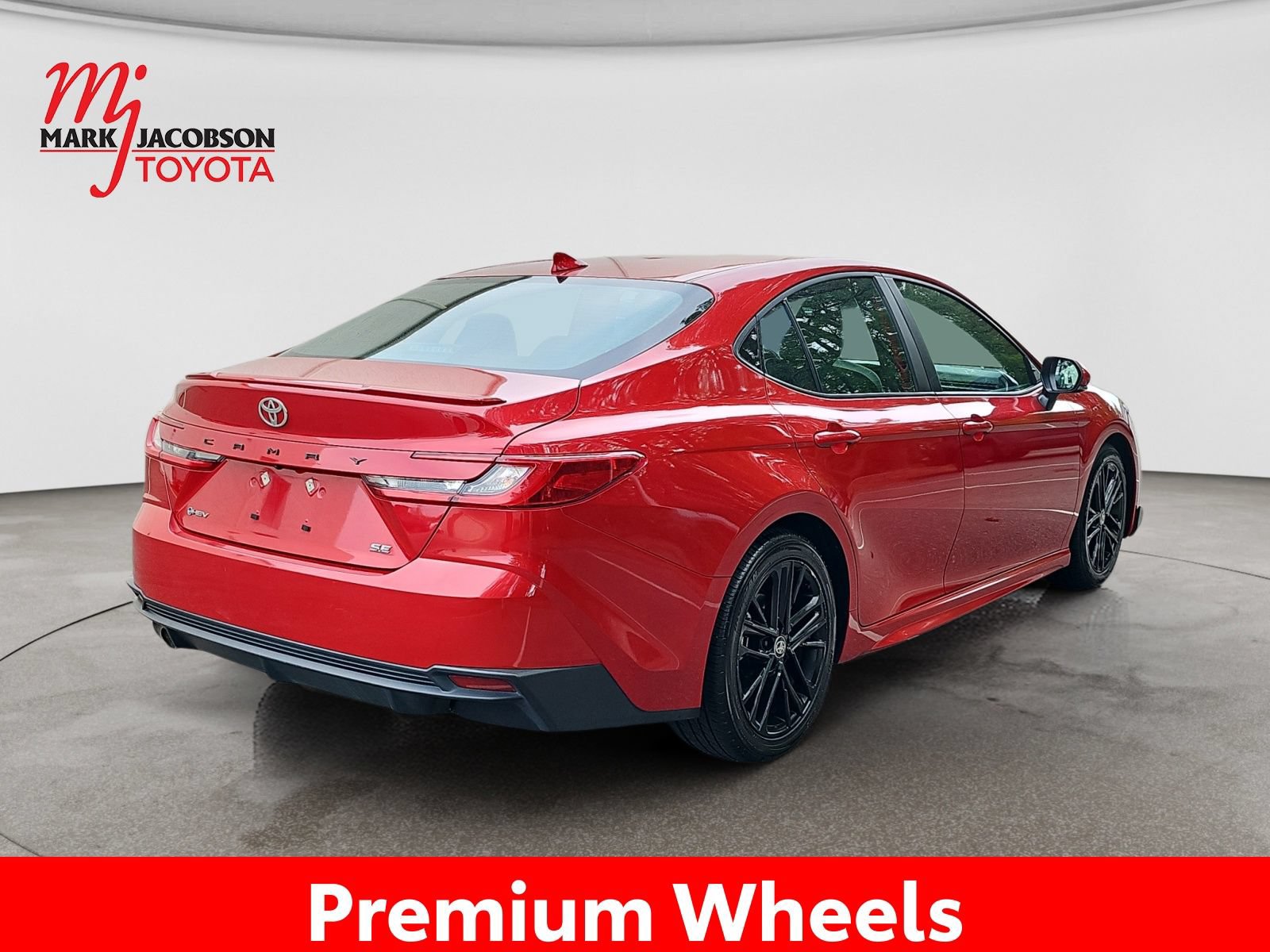 Used 2025 Toyota Camry SE FWD image 9