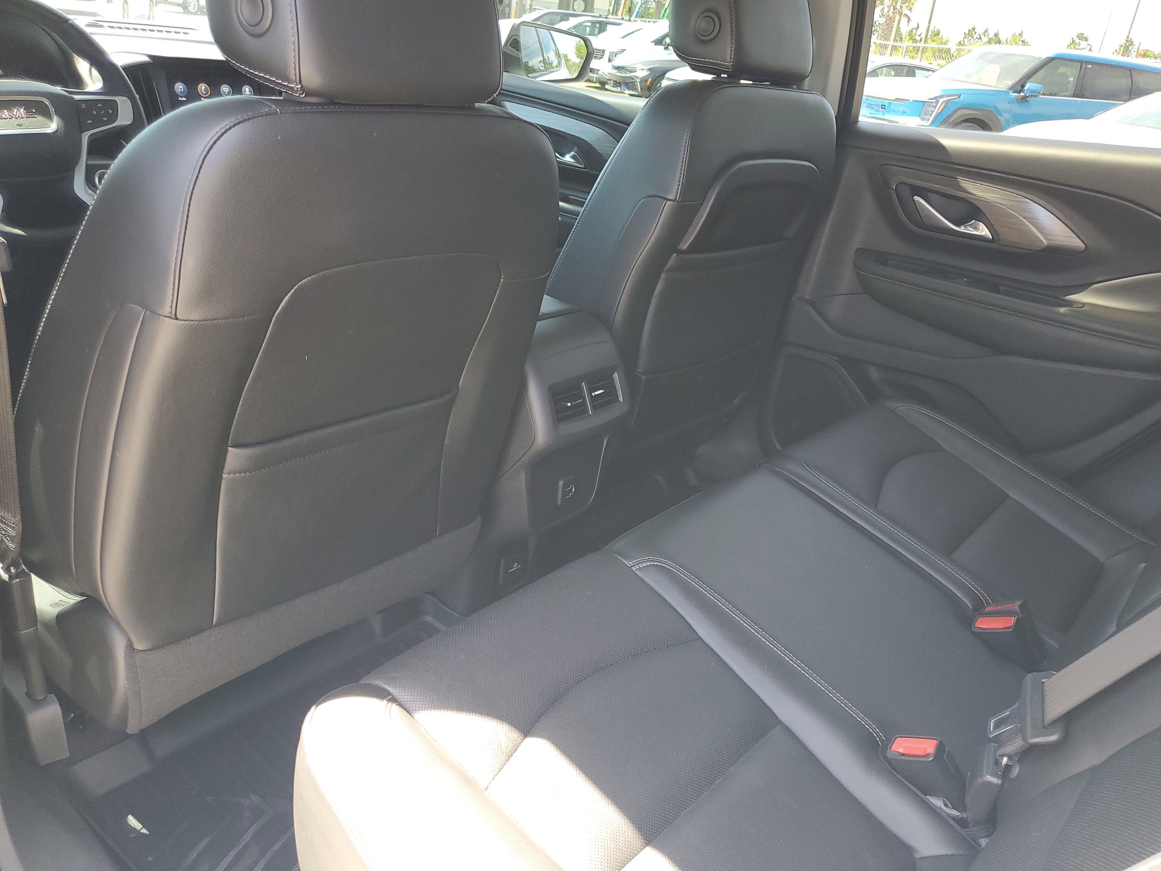 Used 2023 GMC Terrain SLT AWD/4WD image 30
