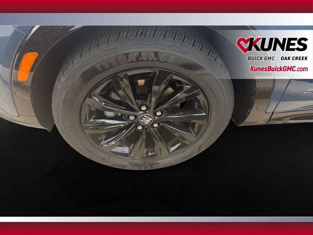 Used 2025 Buick Envista Sport Touring w/ Convenience I Package FWD image 13