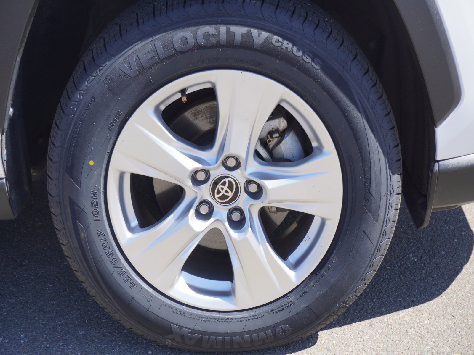 Used 2021 Toyota RAV4 XLE w/ Convenience Package AWD/4WD image 5