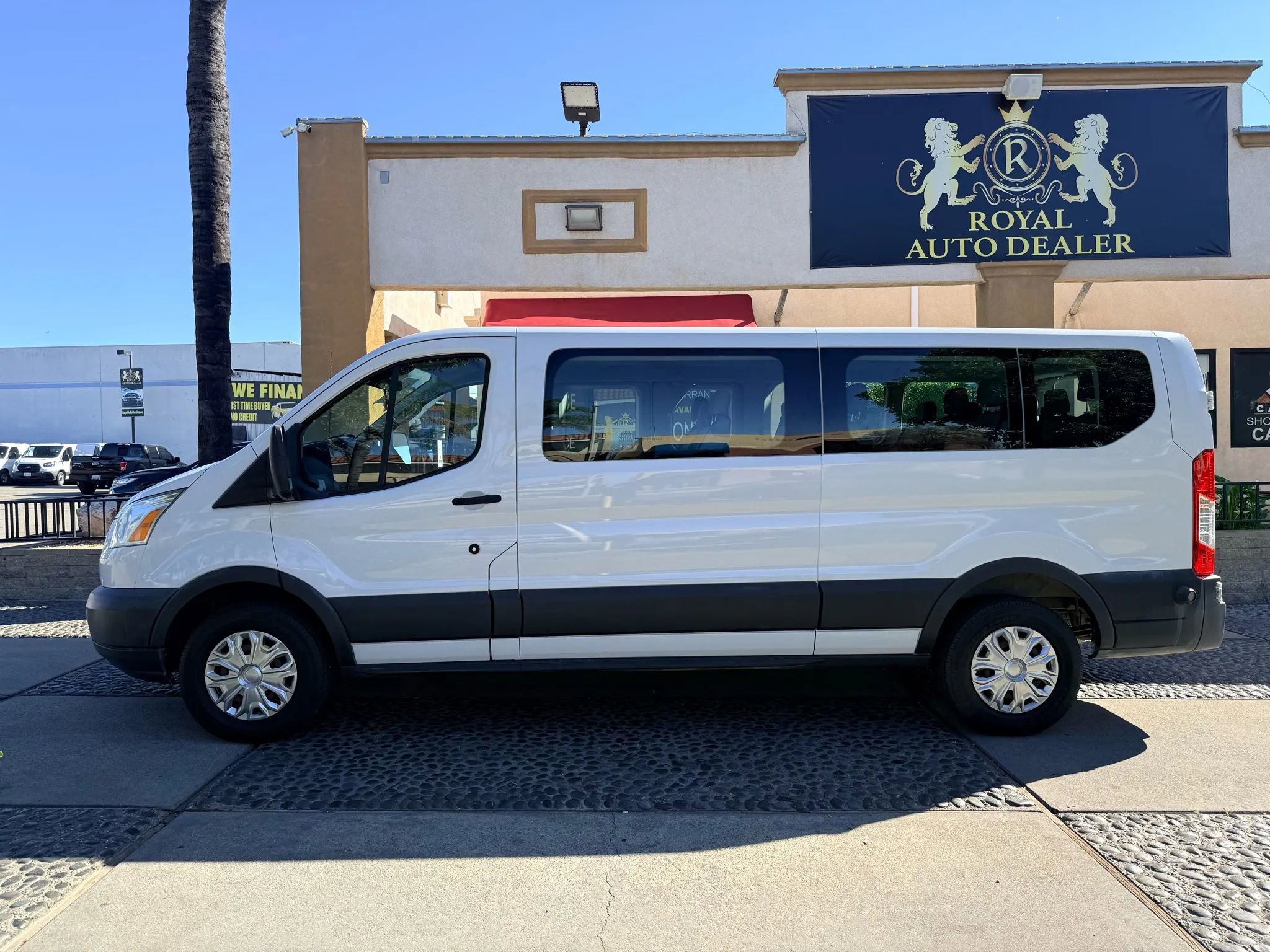 Used 2015 Ford Transit 350 XLT RWD image 8