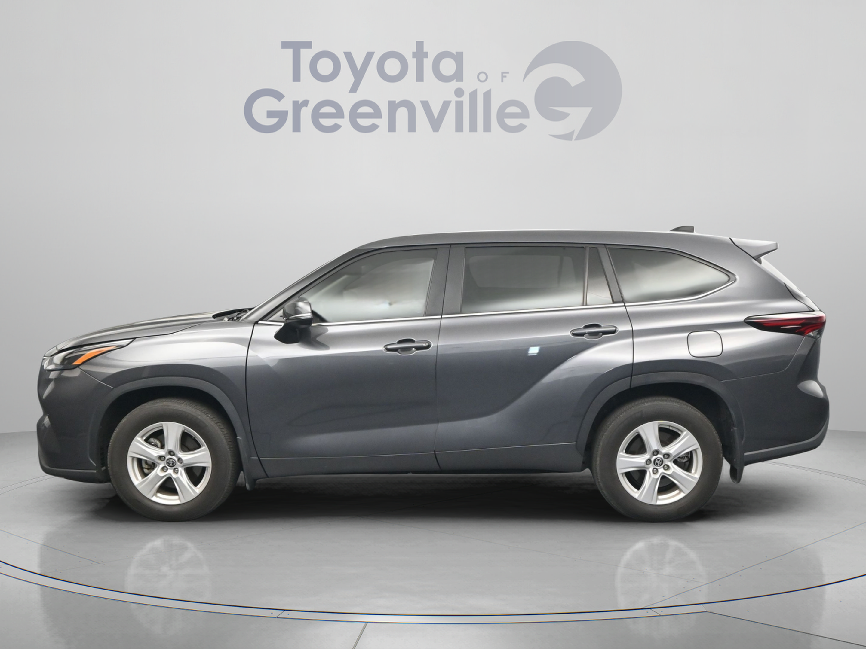 Certified 2024 Toyota Highlander LE AWD/4WD image 4