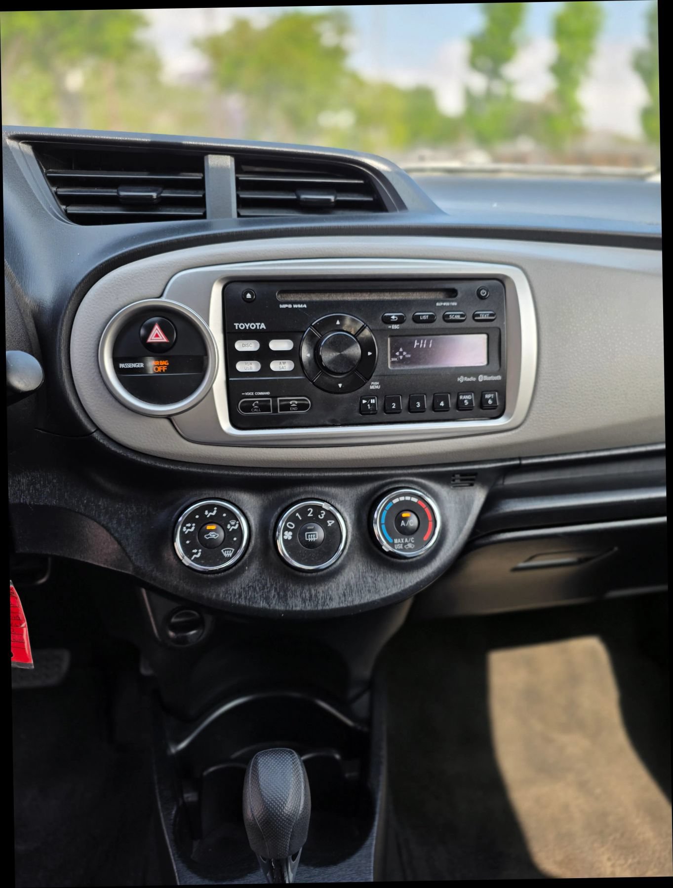 Used 2013 Toyota Yaris LE FWD image 19