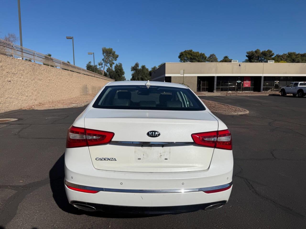 Used 2015 Kia Cadenza Premium image 7