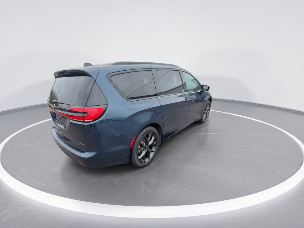 Used 2025 Chrysler Pacifica Limited FWD image 8