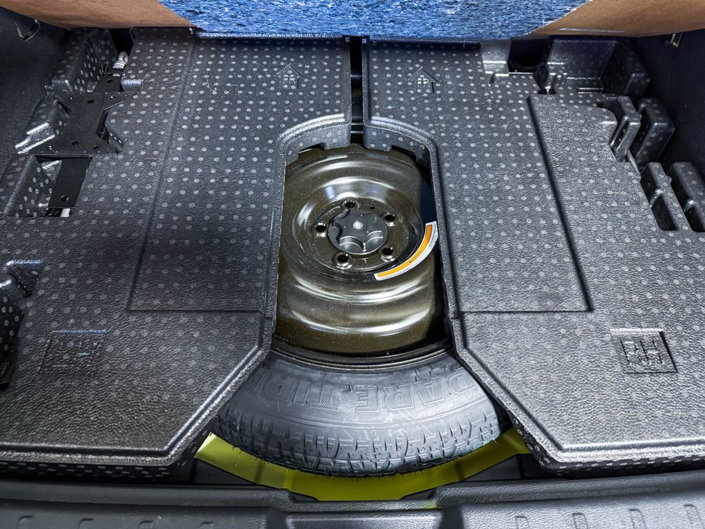 Certified 2025 Nissan Kicks SR image 39