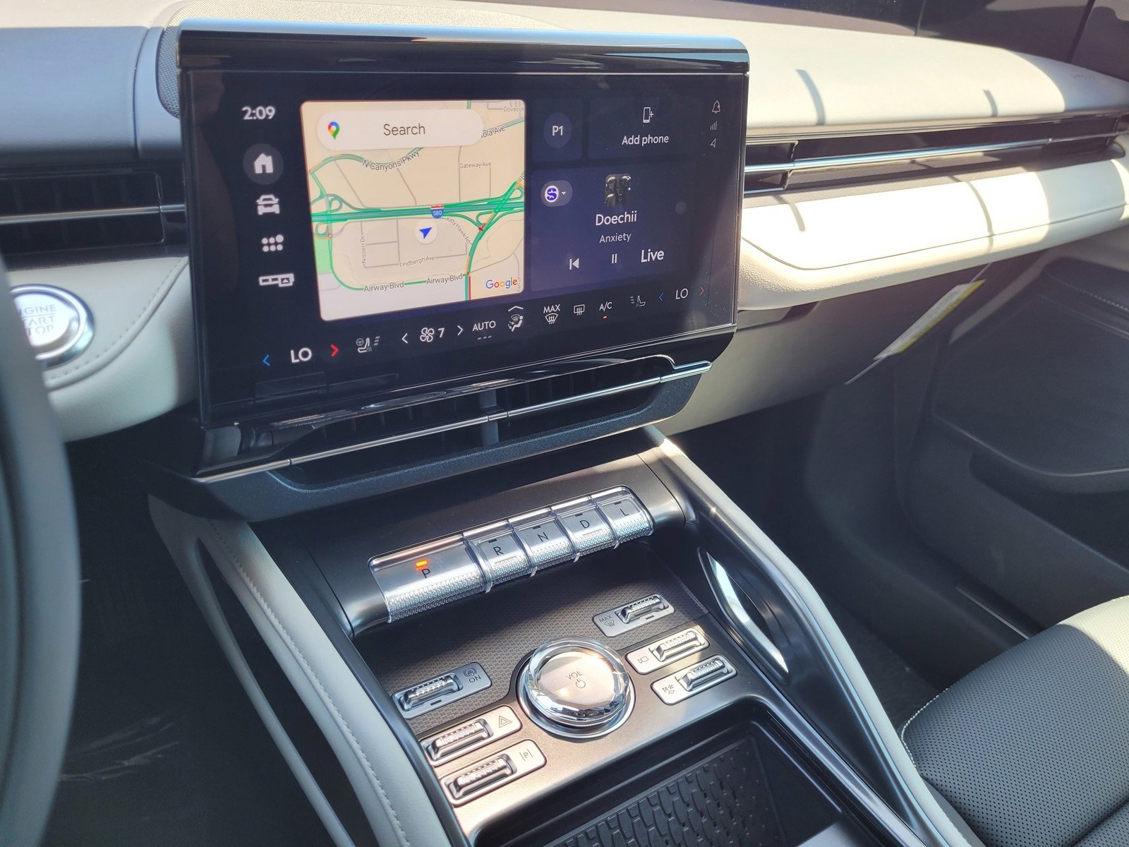 New 2025 Lincoln Nautilus Premier image 12