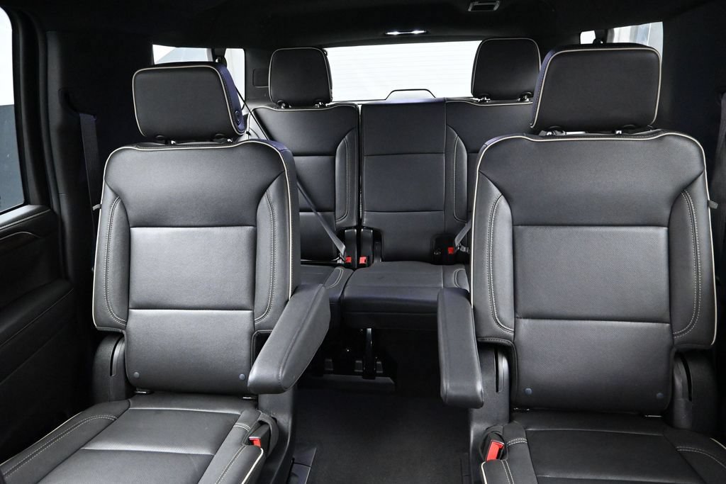 Used 2023 Chevrolet Suburban Premier AWD/4WD image 28