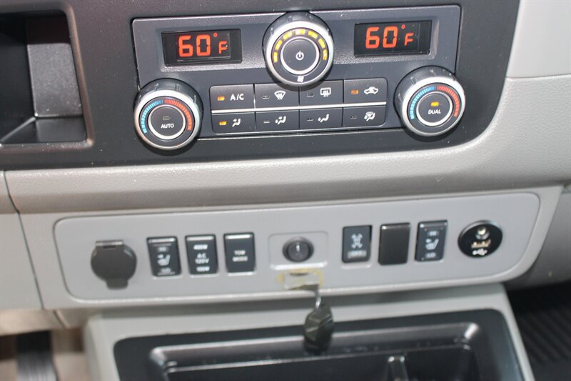 Used 2014 Nissan NV 3500 SL w/ Technology Package RWD image 35