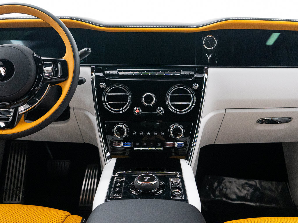 Certified 2026 Rolls-Royce Cullinan w/ Interior Detailing Package AWD/4WD image 38