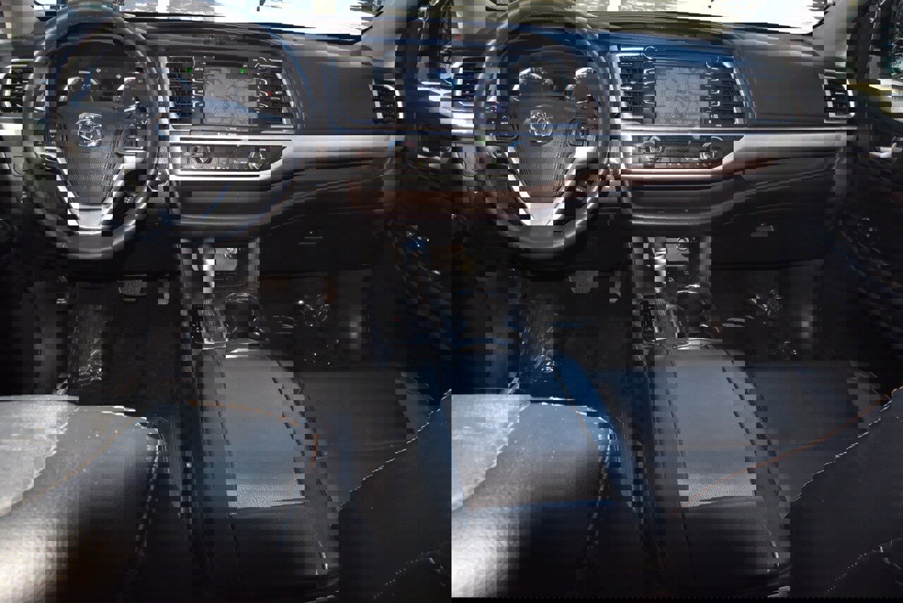 Used 2016 Toyota Highlander XLE image 17