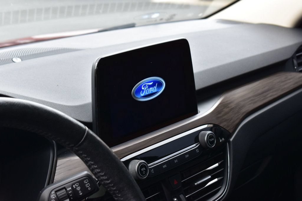 Used 2020 Ford Escape Titanium AWD/4WD image 23