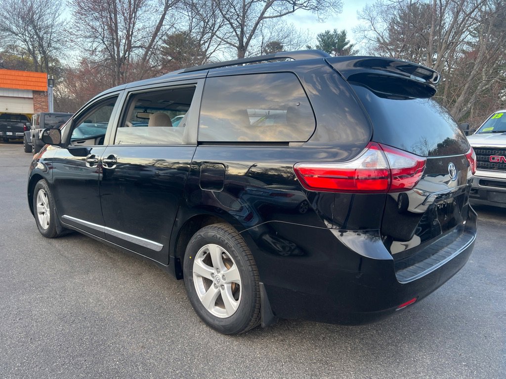 Used 2017 Toyota Sienna LE w/ Protection Package image 3