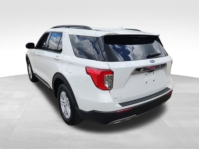 Used 2023 Ford Explorer XLT w/ Equipment Group 202A AWD/4WD image 2